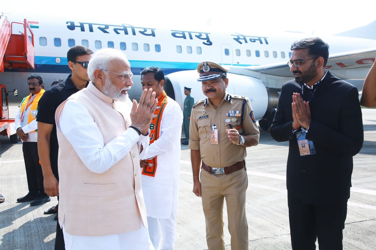 Arrival of Prime Minister Narendra Modi at Nanded Airport